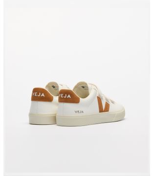 VEJA_RC0503885_back.jpg