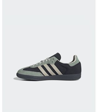 JI2680_5_FOOTWEAR_Photography_Side-Medial-Center-View_grey.jpg