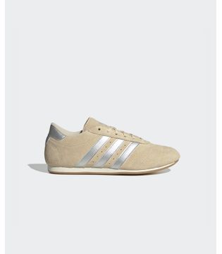 JQ0558_1_FOOTWEAR_Photography_Side-Lateral-Center-View_grey