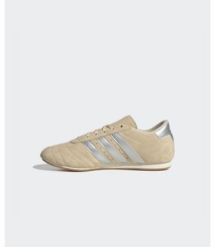 JQ0558_5_FOOTWEAR_Photography_Side-Medial-Center-View_grey