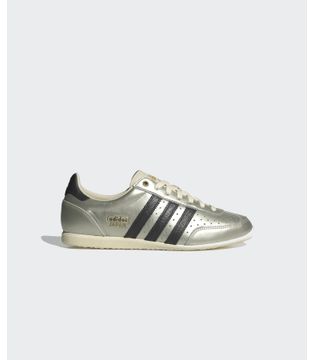 JS4015_1_FOOTWEAR_Photography_Side-Lateral-Center-View_grey
