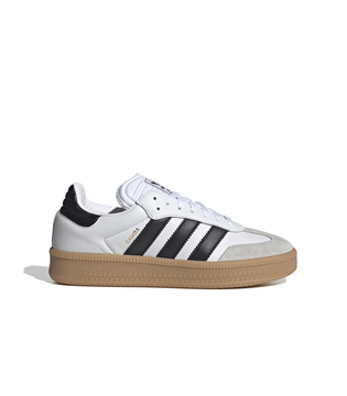 IE1377_1_FOOTWEAR_Photography_Side-Lateral-Center-View_white