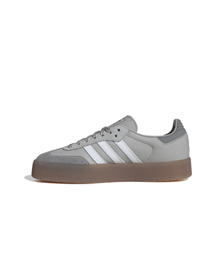 IE9108_5_FOOTWEAR_Photography_Side-Medial-Center-View_white