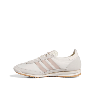 JH7394_5_FOOTWEAR_Photography_Side-Medial-Center-View_white