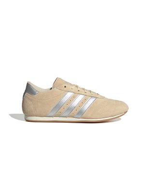 JQ0558_1_FOOTWEAR_Photography_Side-Lateral-Center-View_white
