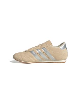 JQ0558_5_FOOTWEAR_Photography_Side-Medial-Center-View_white