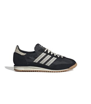JI2745_1_FOOTWEAR_Photography_Side-Lateral-Center-View_white