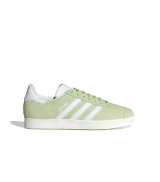 IE0442_1_FOOTWEAR_Photography_Side-Lateral-Center-View_white