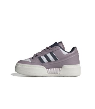 ID0397_5_FOOTWEAR_Photography_Side-Medial-Center-View_white