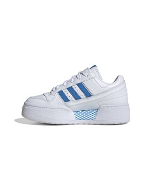 ID0398_5_FOOTWEAR_Photography_Side-Medial-Center-View_white