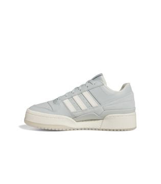 IG3972_5_FOOTWEAR_Photography_Side-Medial-Center-View_white